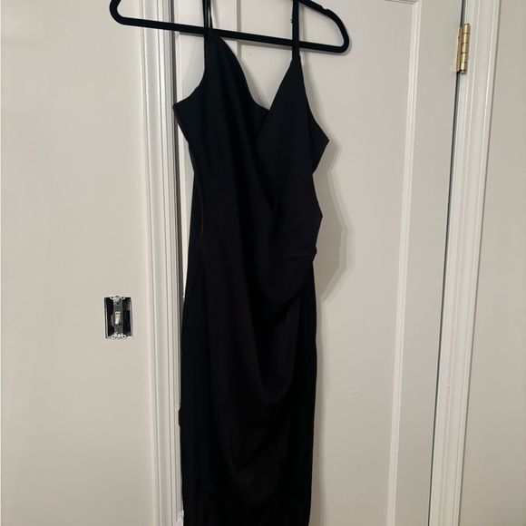 Elegant Black Sleeveless Dress - Picture 5 of 5